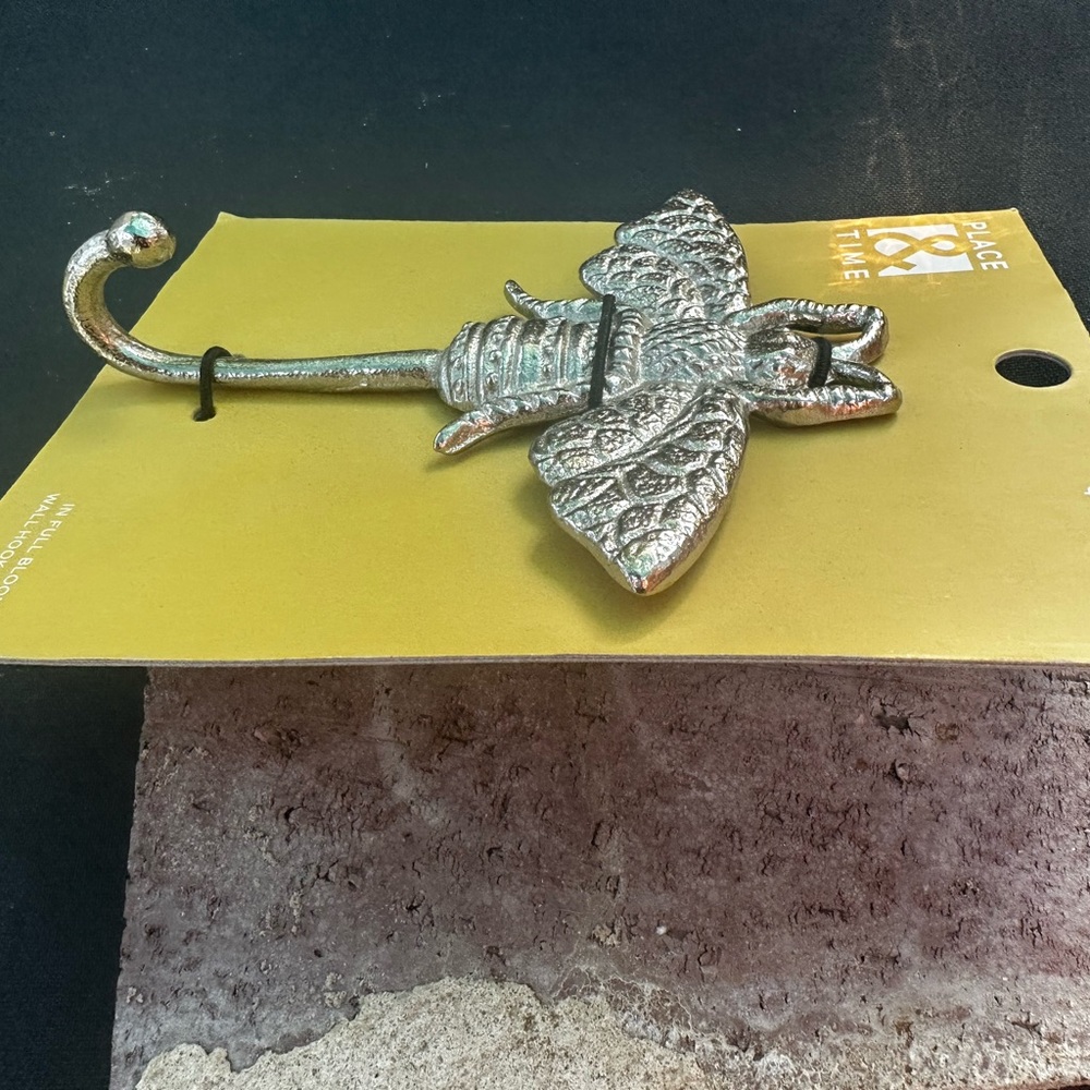 Metal dragonfly hook